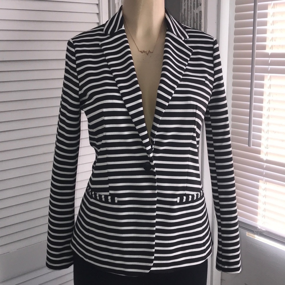 Mossimo black and white striped blazer. - Picture 3 of 9